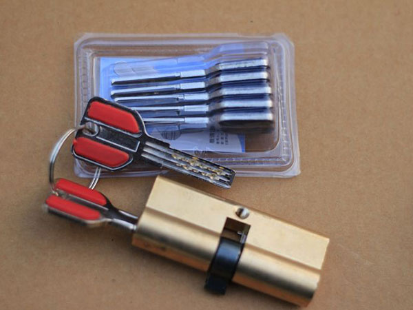 前进24小时上门开锁公司